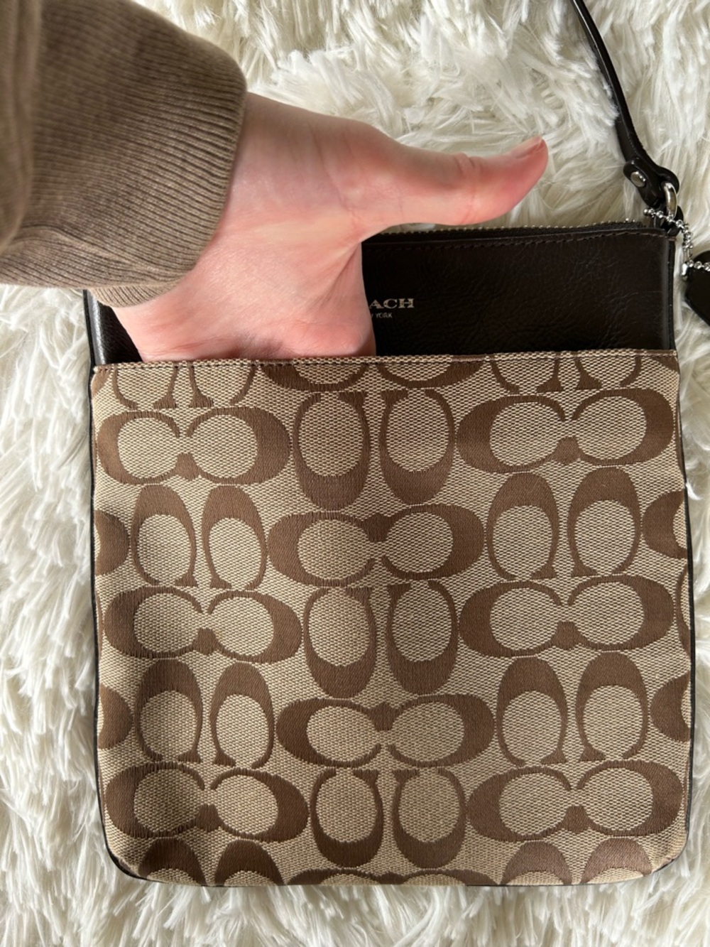 Coach | Signature C Canvas Crossbody - Picture 4 of 9